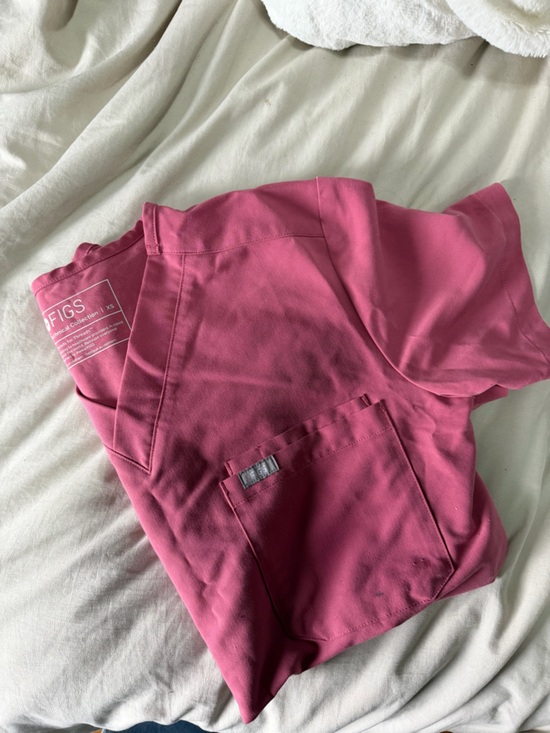 Figs Other - Figs Women's Scrub Top in Raspberry Pink